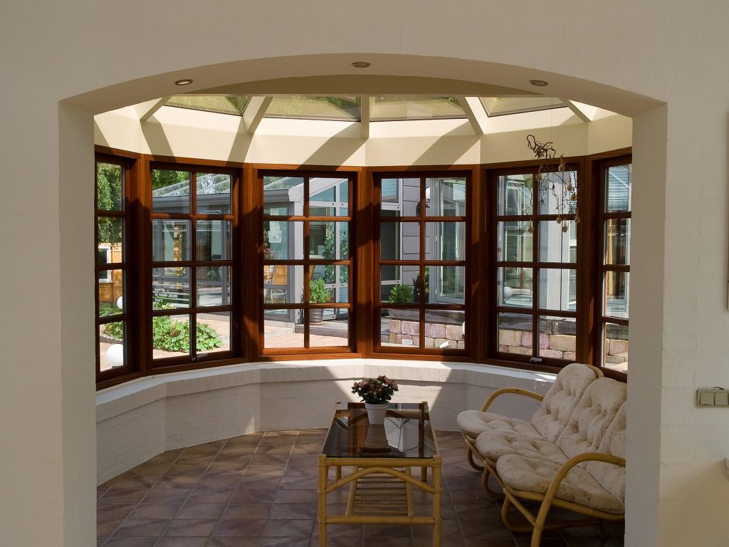 Wood vs. Vinyl Windows: What New Orleans Homeowners Need to Know