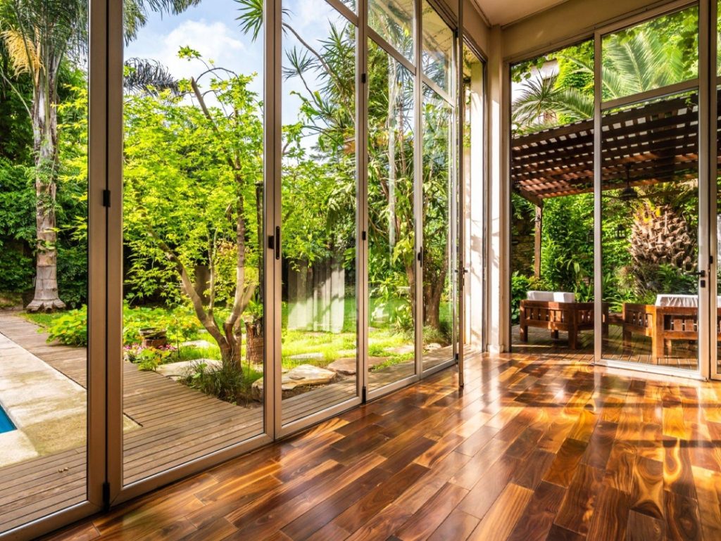 5 Ways Garden Windows Transform Your New Orleans Home’s Interior and Exterior