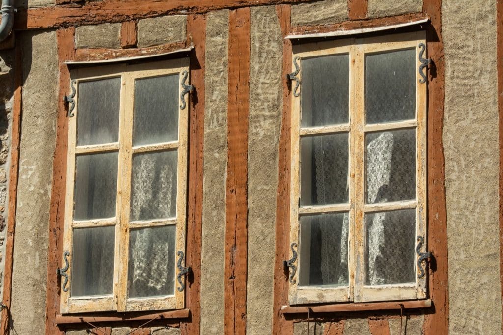 Double-Hung vs. Casement Windows for Louisiana's Climate