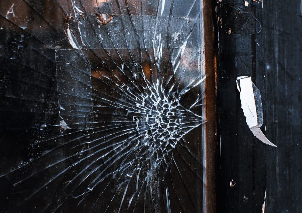 Storm-Damaged Windows in the New Orleans Metro: A Decision Guide